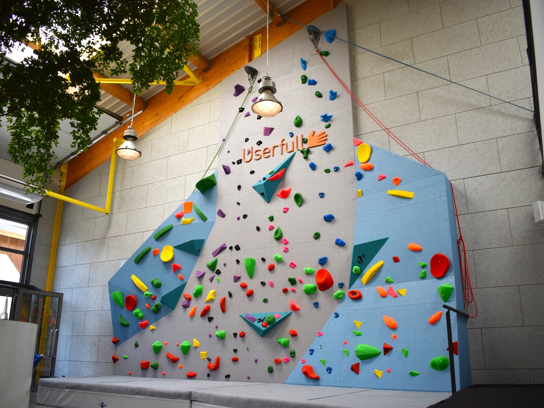 Office boulder Userfull, Belgie Indoor klimwand boulder combinatie Userfull Boom Belgie